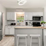 Cozy 3 Bedroom With Hot Tub 2 Min Away From Lackland