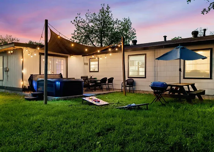 Cozy 3 Bedroom With Hot Tub 2 Min Away From Lackland