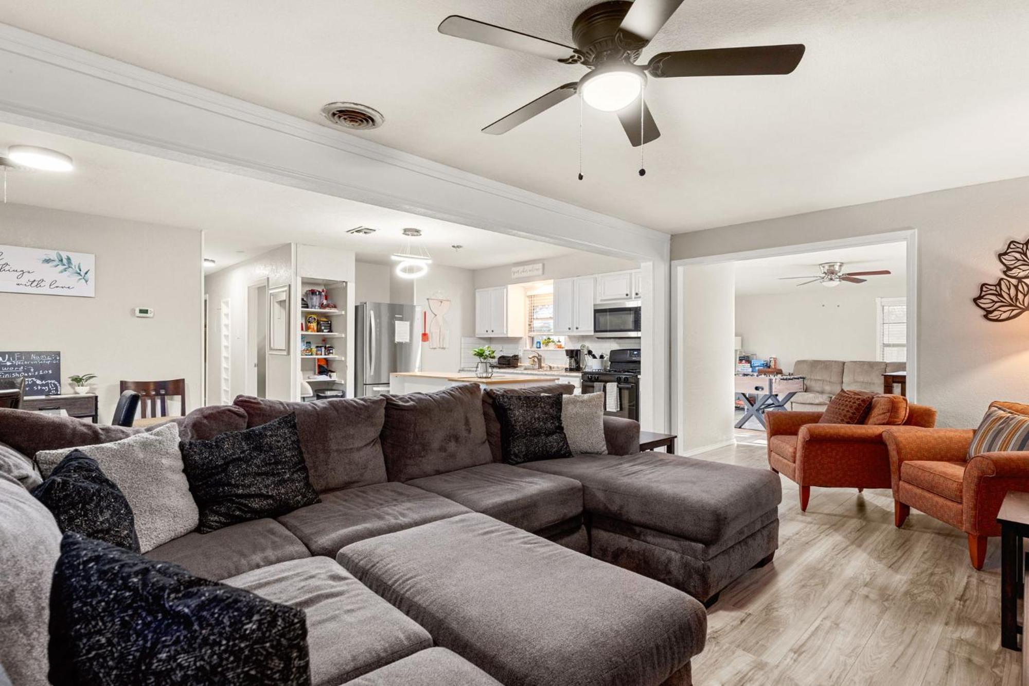 Сasa de vacaciones Cozy 3 Bedroom With Hot Tub 2 Min Away From Lackland *