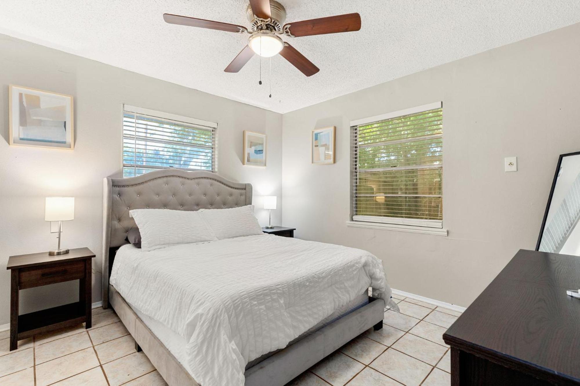 Сasa de vacaciones Cozy 3 Bedroom With Hot Tub 2 Min Away From Lackland *
