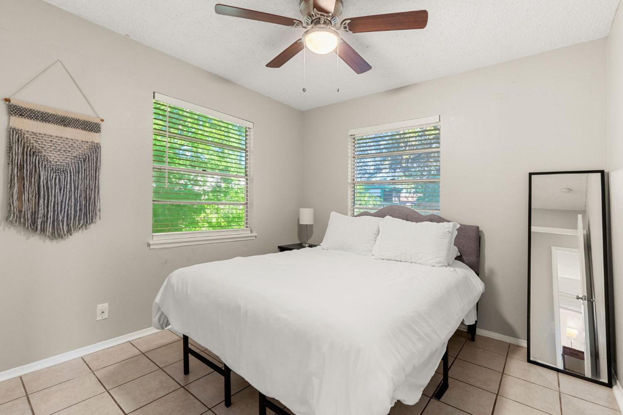 Cozy 3 Bedroom With Hot Tub 2 Min Away From Lackland Сasa de vacaciones San Antonio