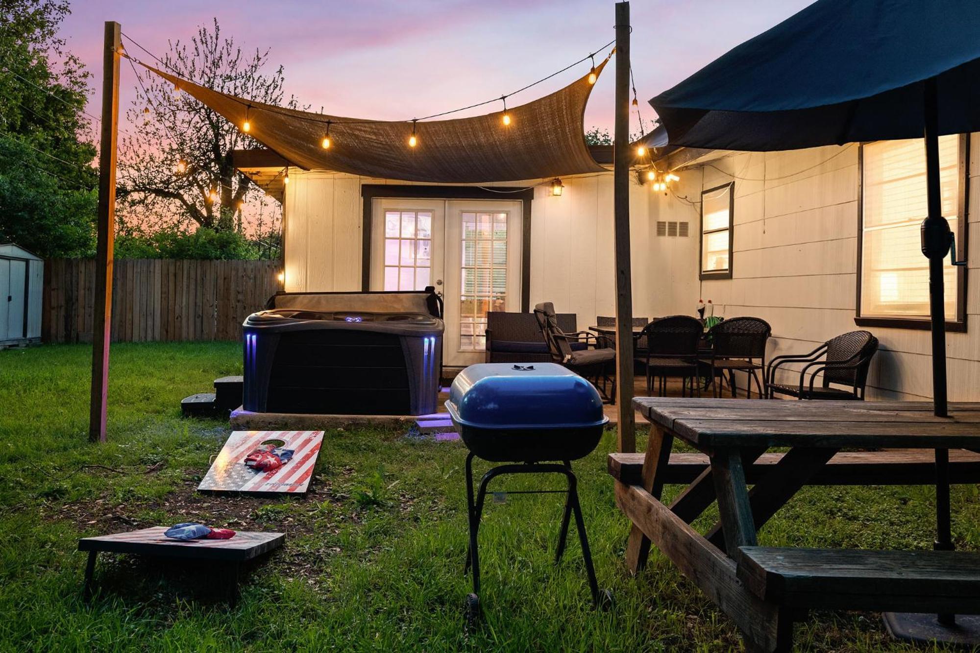 Сasa de vacaciones Cozy 3 Bedroom With Hot Tub 2 Min Away From Lackland *